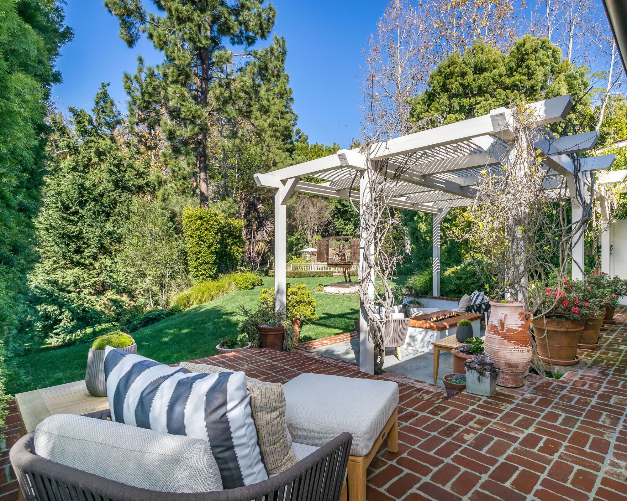 Inside Jim Carrey's Brentwood ranch: listed for $28.9 million | Homes ...