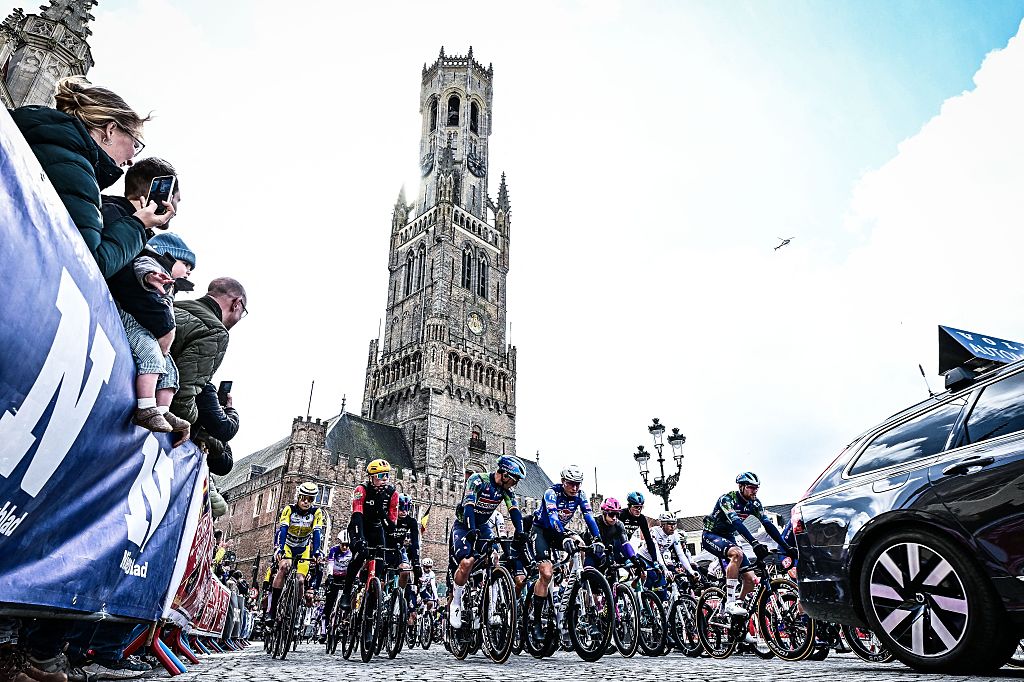 Ronde Van Brugge Men LIVE: A break has yet to form at windy Belgian classic