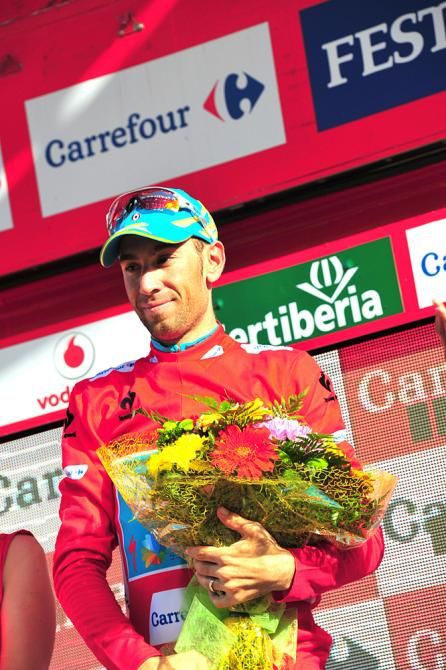 Vincenzo Nibali (Astana) survived the day in red