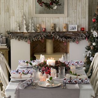 dinning room with christmas decor and dinning table