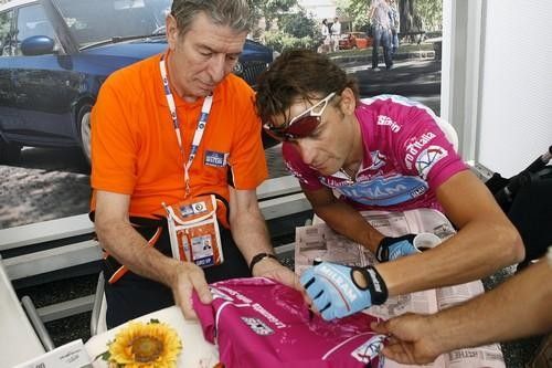 Felice Gimondi and Petacchi at the start.