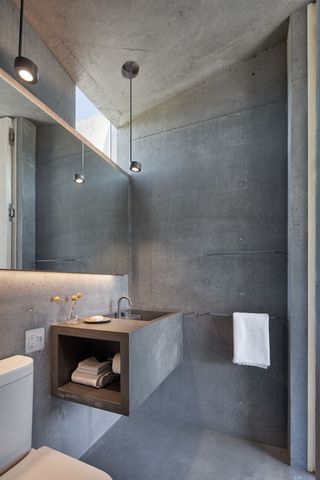 Mork-Ulnes Architects concrete house bathroom