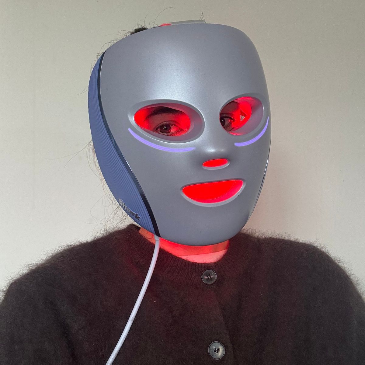Eleanor wearing the Shark CyroGlow Plus LED mask