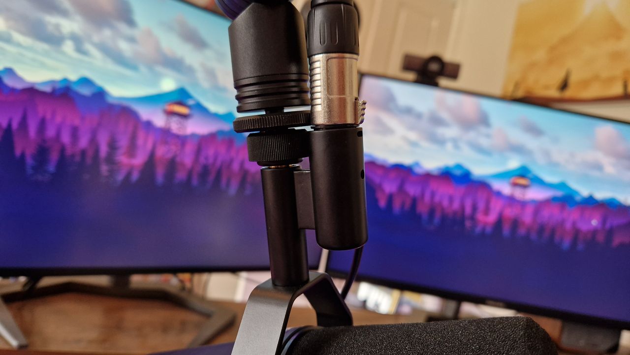 Shure SM7dB's hidden XLR port