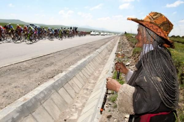 A Tibetan lady blessed the riders as they rode by.