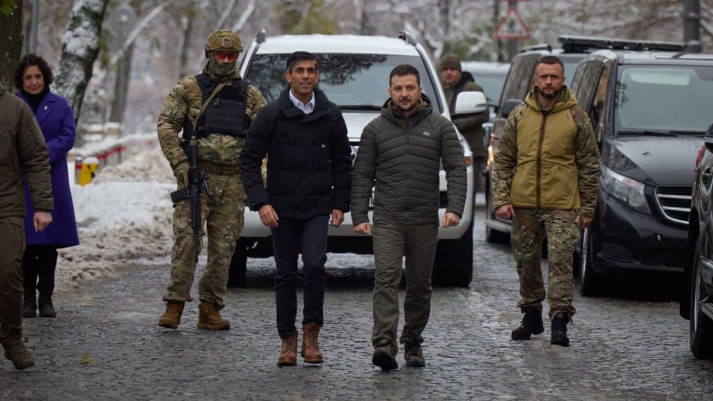 Ukrainian President Volodymyr Zelensky with British Prime Minister Rishi Sunak.