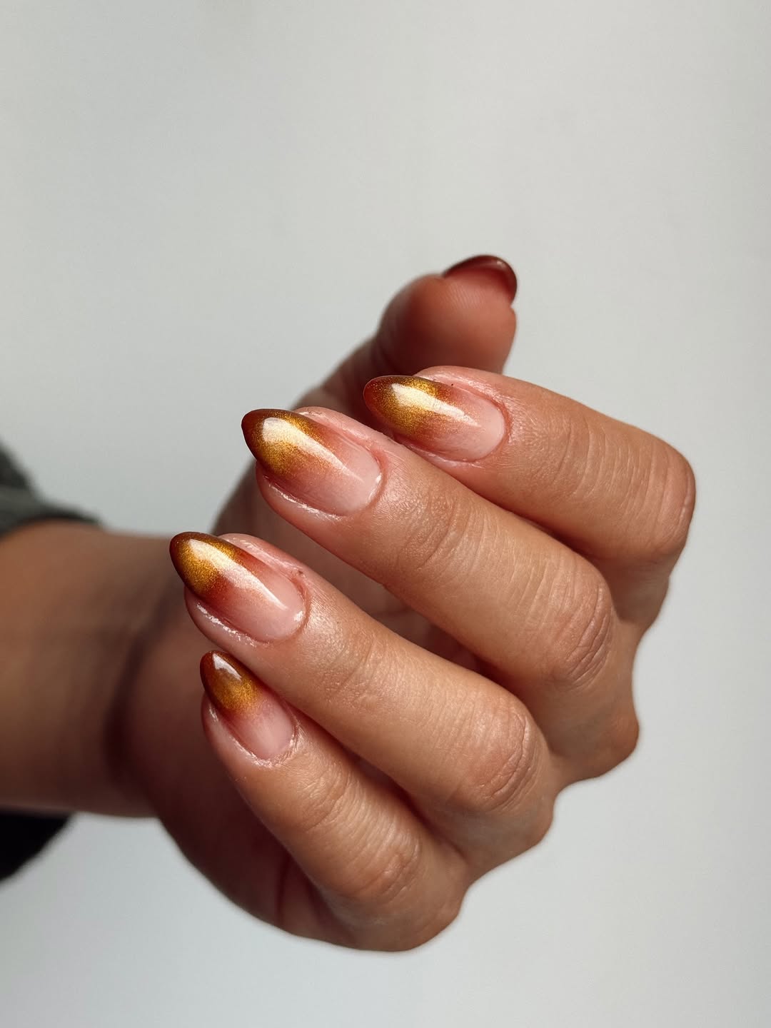 caramel ombre cat eye manicure