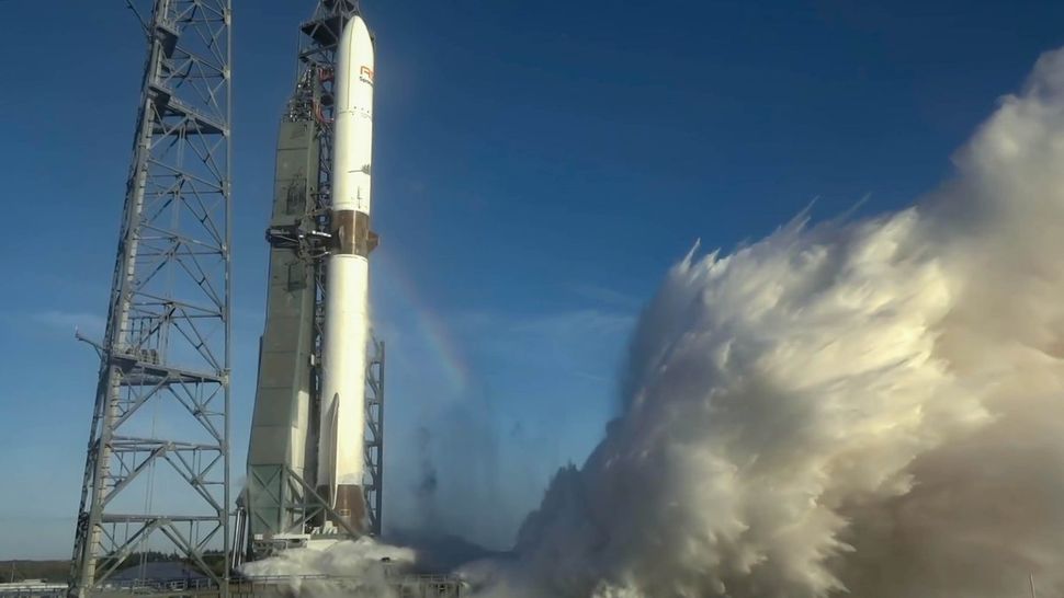 Blue Origin fires up huge New Glenn rocket ahead of its 3rd-ever launch ...