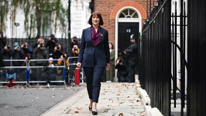 Britain&#039;s Chancellor of the Exchequer Rachel Reeves carries the red Budget Box as she leaves 11 Downing Street