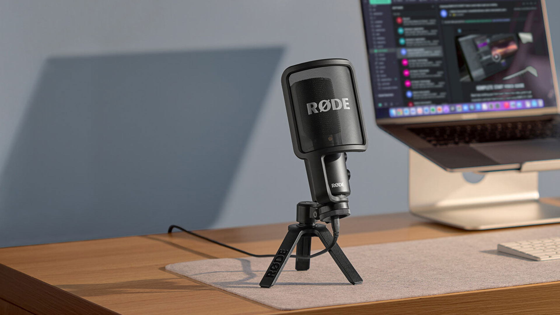 Rode NT-USB+ microphone connected to an Apple laptop