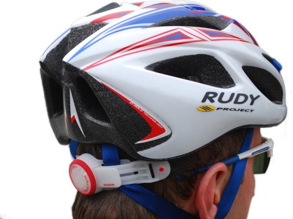 The simple retention system circumference can easily be adjusted with one hand