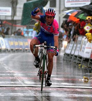 Damiano Cunego (Lampre) didn't have an umbrella when he crossed the line, like the many spectators, but at that moment he didn't care.