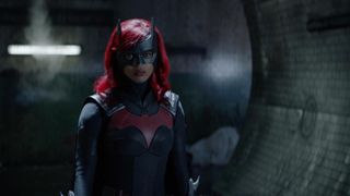 how to watch batwoman season 2 online