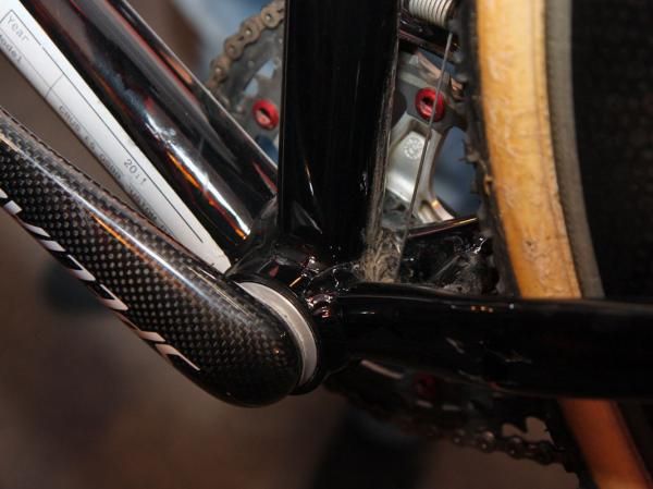 Todd Wells' (Specialized) custom alloy CruX frame features a BB30-compatible bottom bracket, here filled with Specialized's own S-Works carbon cranks.