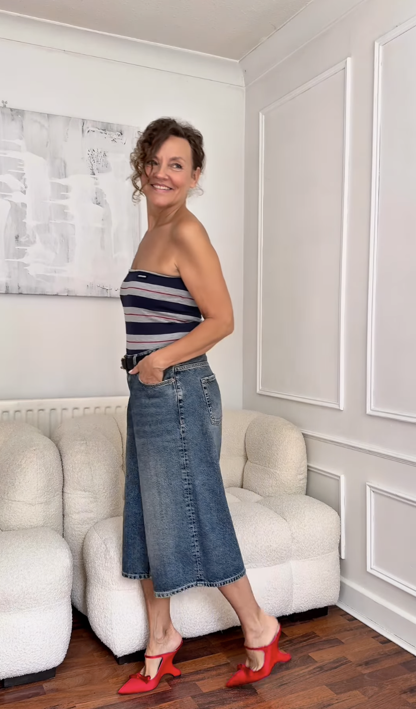 ELLIE DEPHINE wearing white jorts GettyImages-2152513583