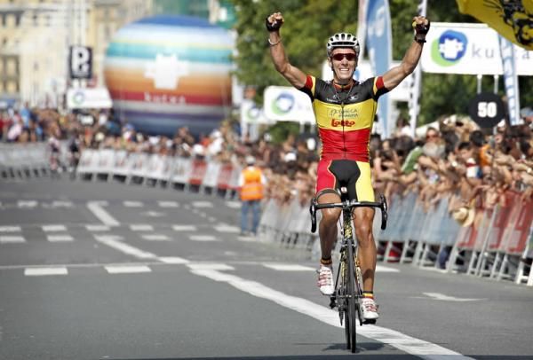 Philippe Gilbert wins last year's Clasica de San Sebastian