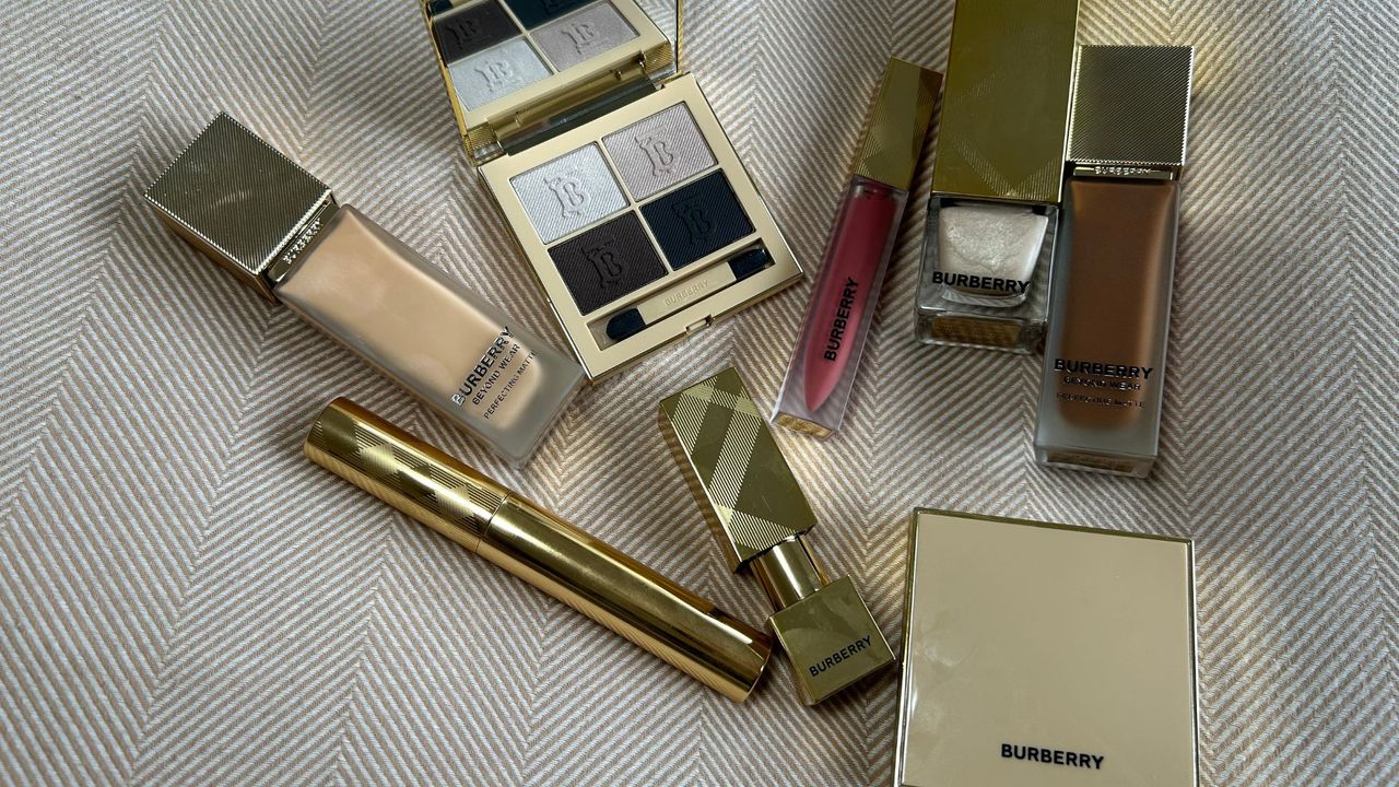 Burberry Beauty product flatlay