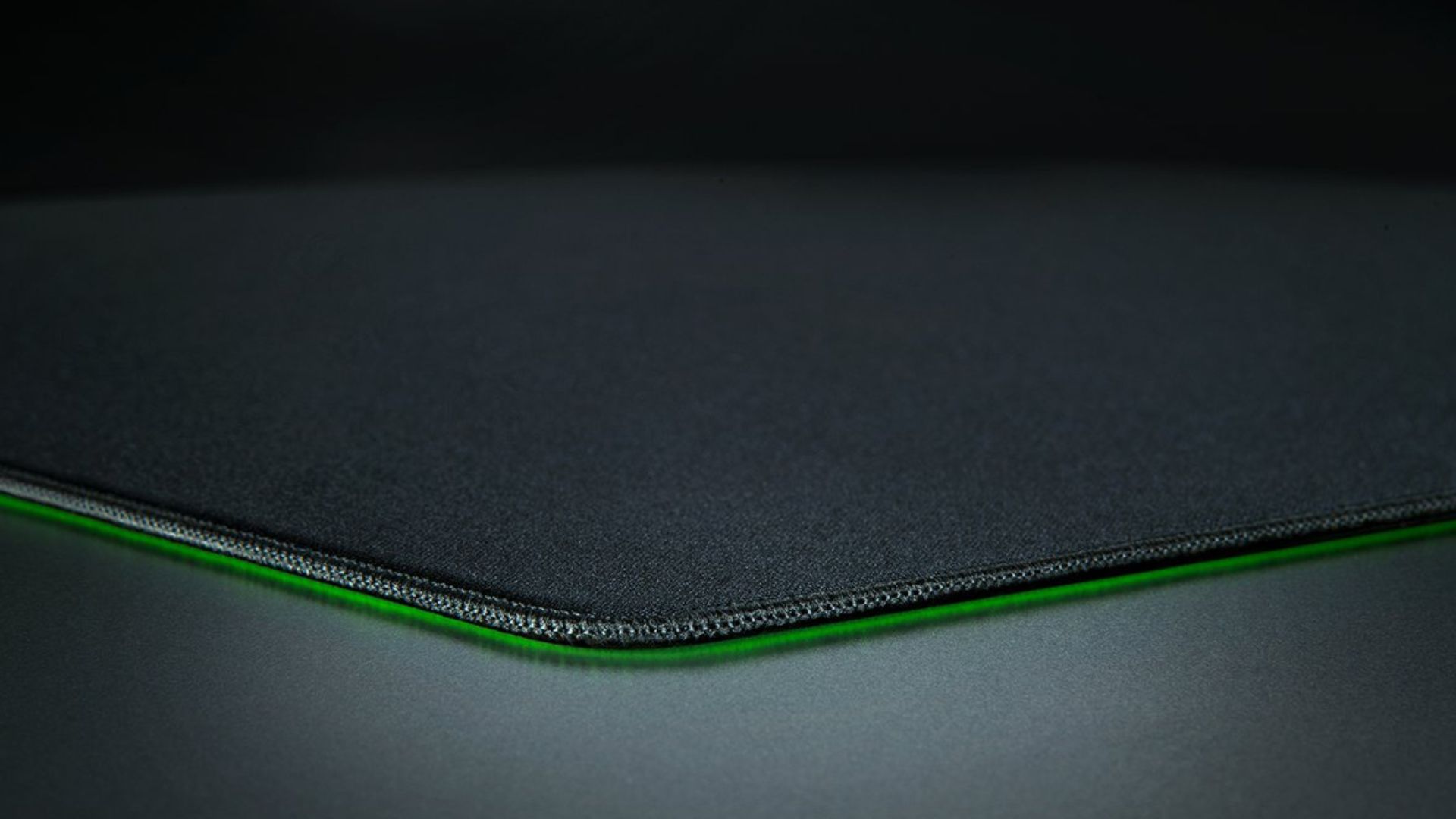 A close up of the stitching on the Razer Gigantus V2 Pro mouse pad