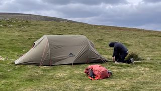 A man pitching a MSR Tindheim 2 tent.