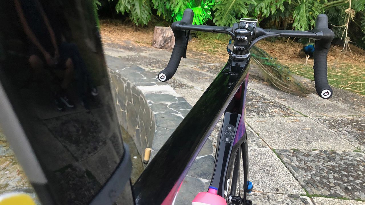 A look down the aero-focused frame