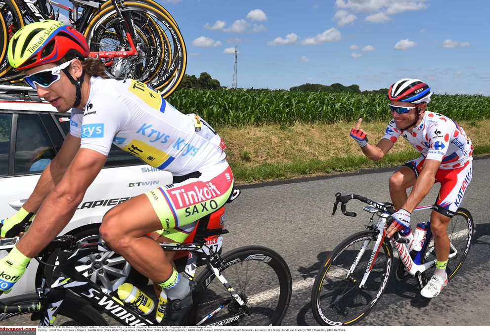 Joaquim Rodriguez greets Peter Sagan