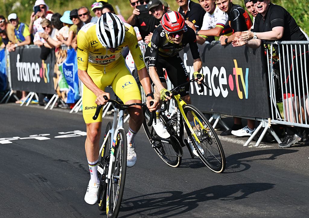 LE MONT-DORE PUY DE SANCY, FRANCE - JULY 14: (L-R) Tadej Pogacar of Slovenia and UAE Team Emirates - XRG - Yellow leader jersey attacks ahead of Jonas Vingegaard of Denmark and Team Visma | Lease a Bike during the 112th Tour de France 2025, Stage 10 a 165.3km stage from Ennezat to Le Mont-Dore Puy de Sancy (Super Sancy) 1318m / #UCIWT / on July 14, 2025 in Le Mont-Dore Puy de Sancy, France. (Photo by Tim de Waele/Getty Images)