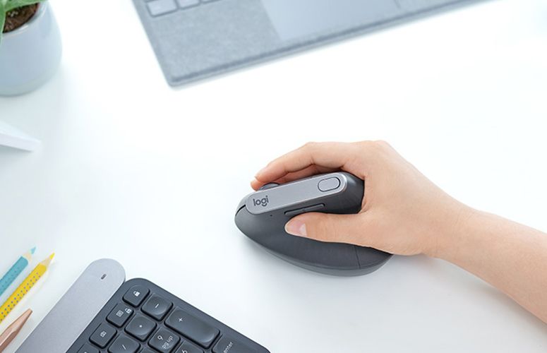 afsked projektor Gæstfrihed Logitech MX Vertical Advanced Ergonomic Mouse - Full Review | Laptop Mag