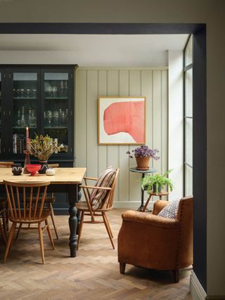 Benjamin Moore Glacier White paint color in a dining room