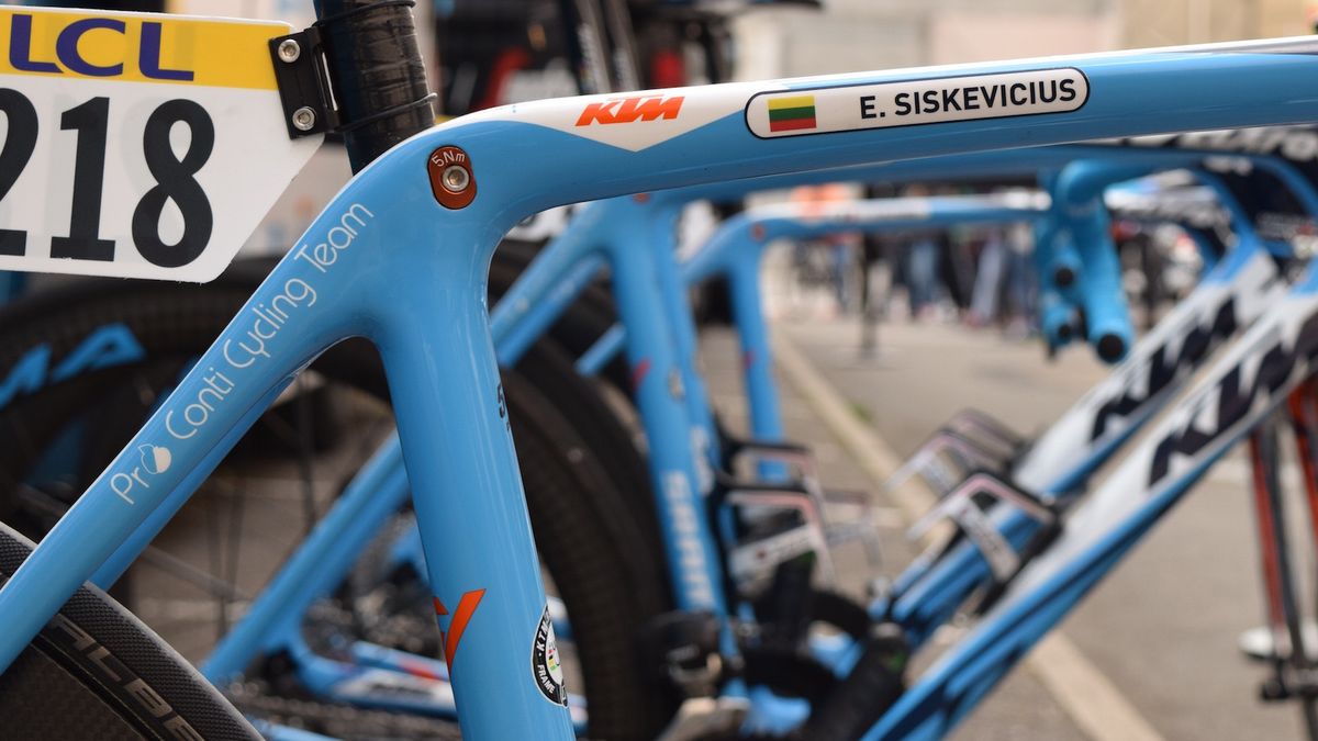 The KTM Revelator features a neat seat post clamp mechanism