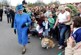 WELSHPOOL, WALES - APRIL 28: HM Queen Elizabeth II meets a corgi called Spencer as she arrives at Welshpool train station on April 28, 2010 in Welshpool, Wales. The Queen and Duke of Edinburgh are on a two day visit to North Wales. (Photo by Chris Jackson/Getty Images)