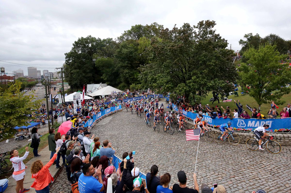 The peloton on the early slopes of Libby Hill