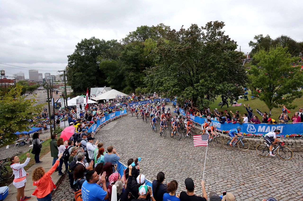The peloton on the early slopes of Libby Hill