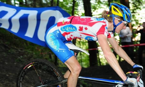Catherine Pendrel (Luna Women's MTB) descending