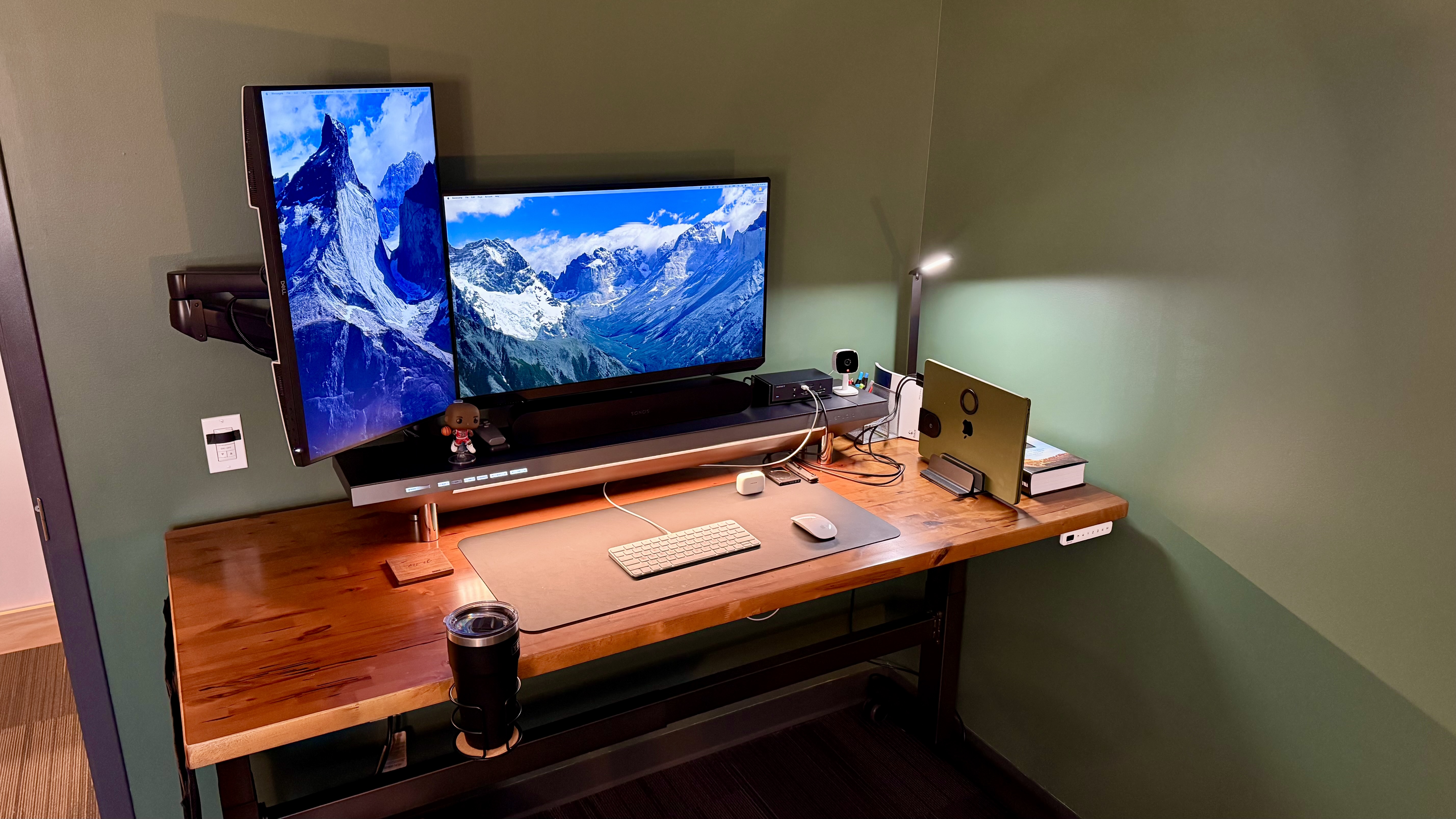 Uplift V2 Commercial 2-Leg Standing Desk