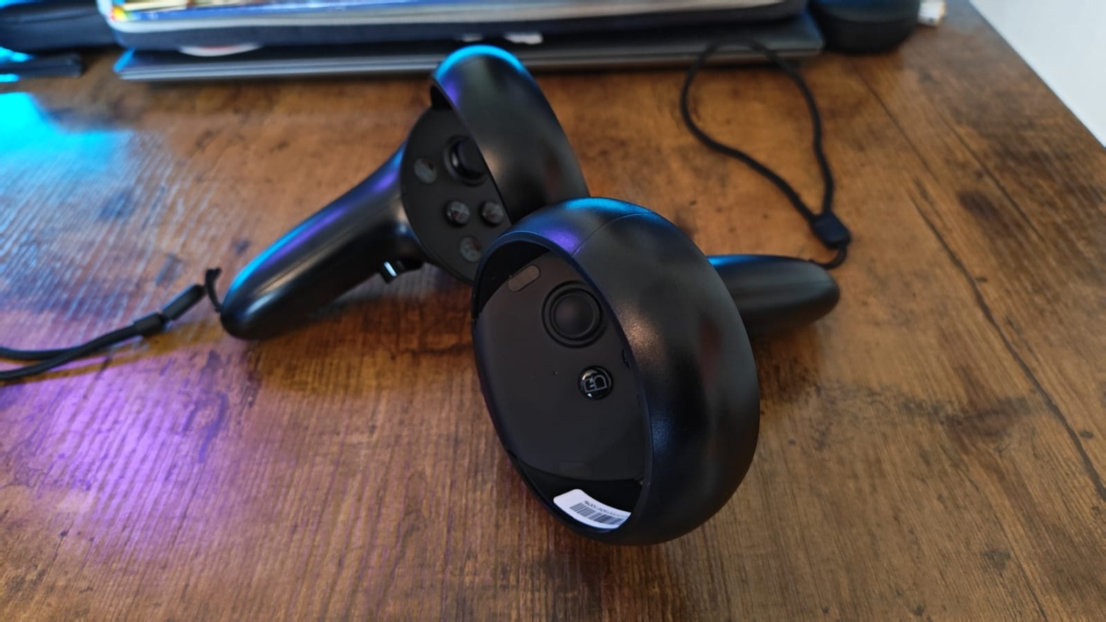 The controllers of the Pimax Dream Air