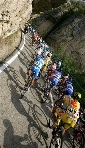 The peloton at full speed.