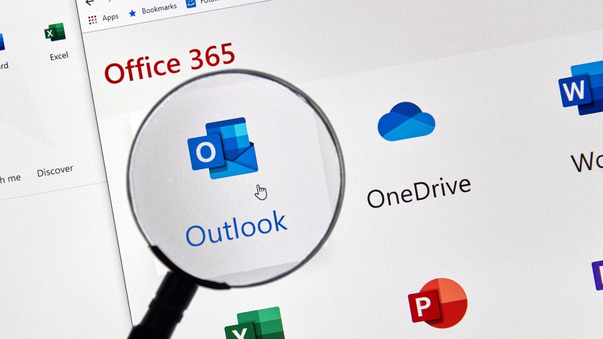 Microsoft starts rolling out new 'One Outlook' Windows email client to  testers