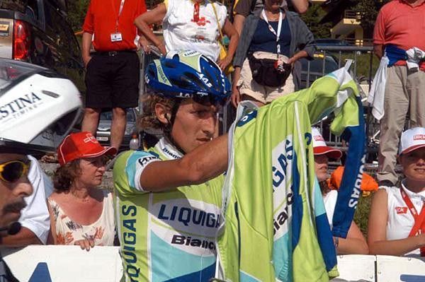 Franco Pellizotti (Liquigas) slips into something more comfortable