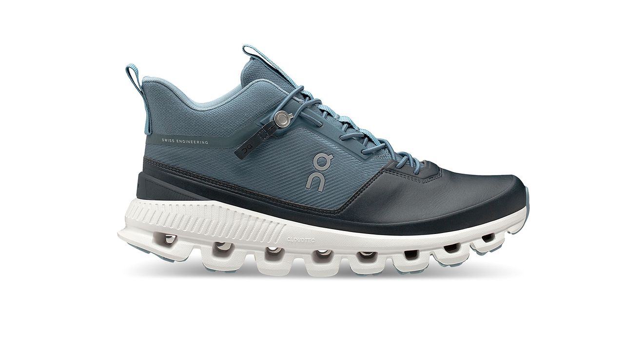 The On Cloud Hi women's in Dust / Navy