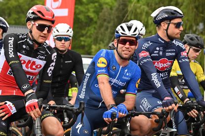 Mark Cavendish hoping for contract renewal at Deceuninck - Quick-Step ...