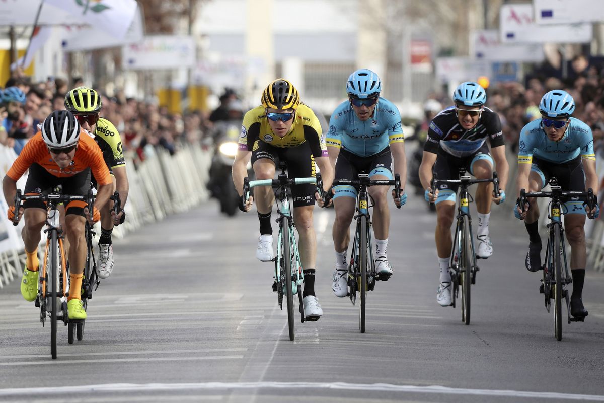 Sergio Higuita sprints for the line in Granada