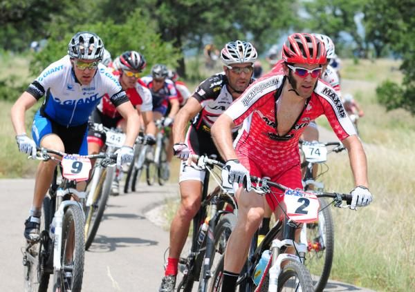 Geoff Kabush (Team Maxxis-Rocky Mountain) rides conservatively on lap one