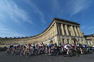 The Royal Crescent in Bath was the perfect backdrop to the finale to the Pearl Izumi Tour Series and Matrix Fitness Grand Prix Series. Here the women's race takes to the cobbles of the crescent in beautiful late afternoon light.