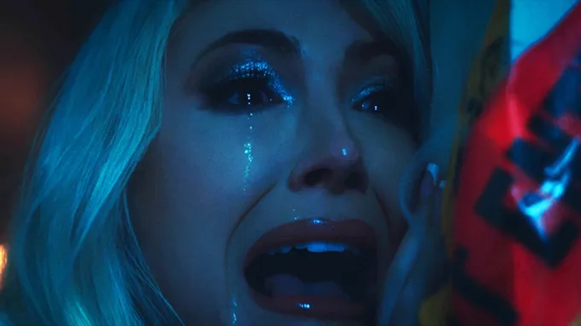 Gigi Gustin screaming in Stilleto