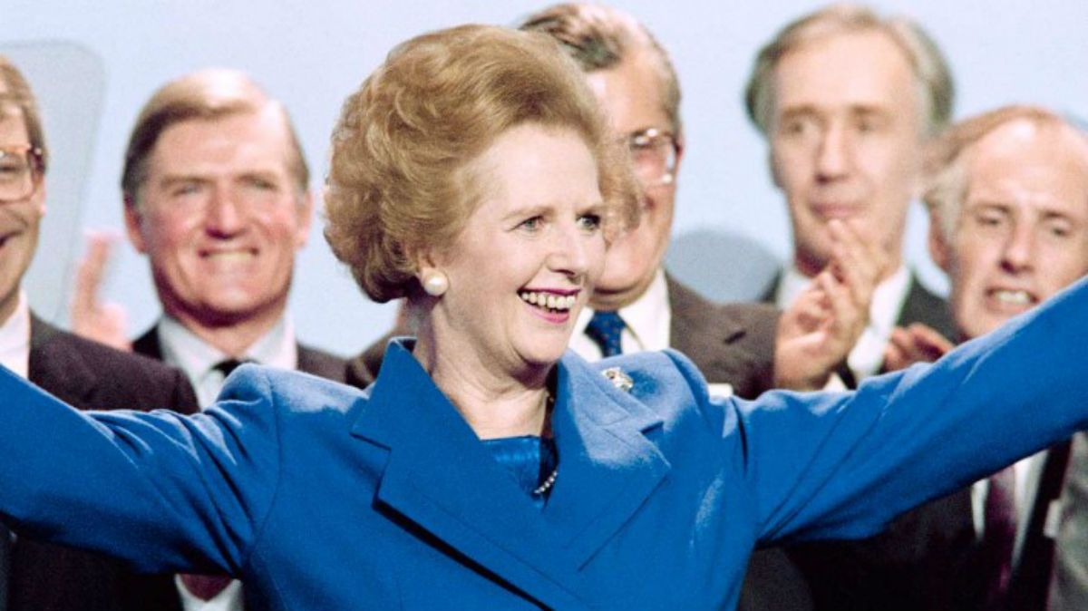 240216-wd-giantthatcherstatue.jpg