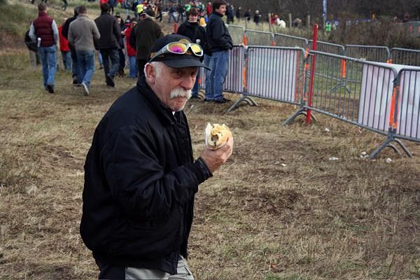 Yummy! A "young fan" takes his lunch to find a good spot to watch the race.
