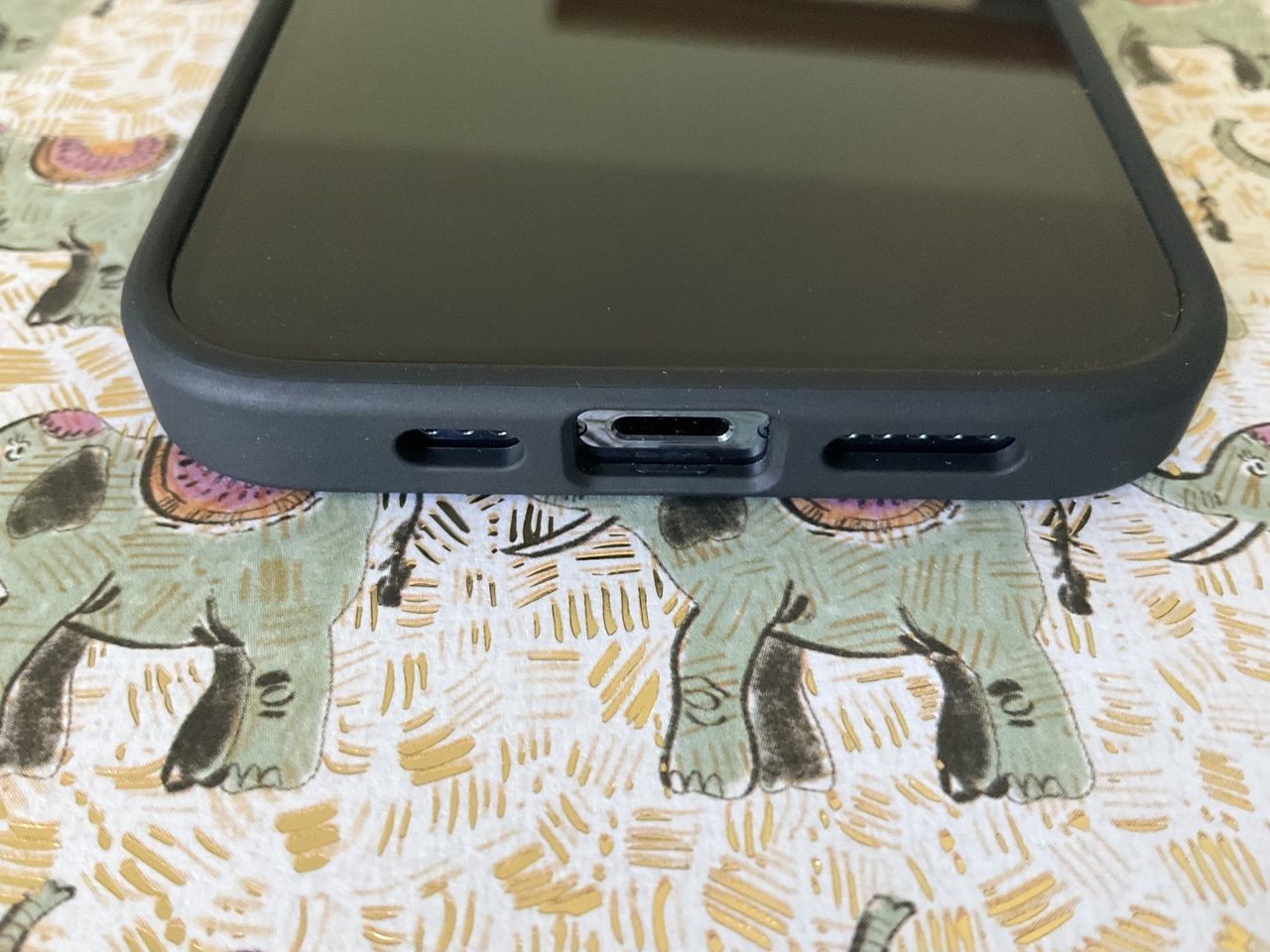 Totallee Thin Hybrid Magsafe Iphone Case Lifestyle Bottom