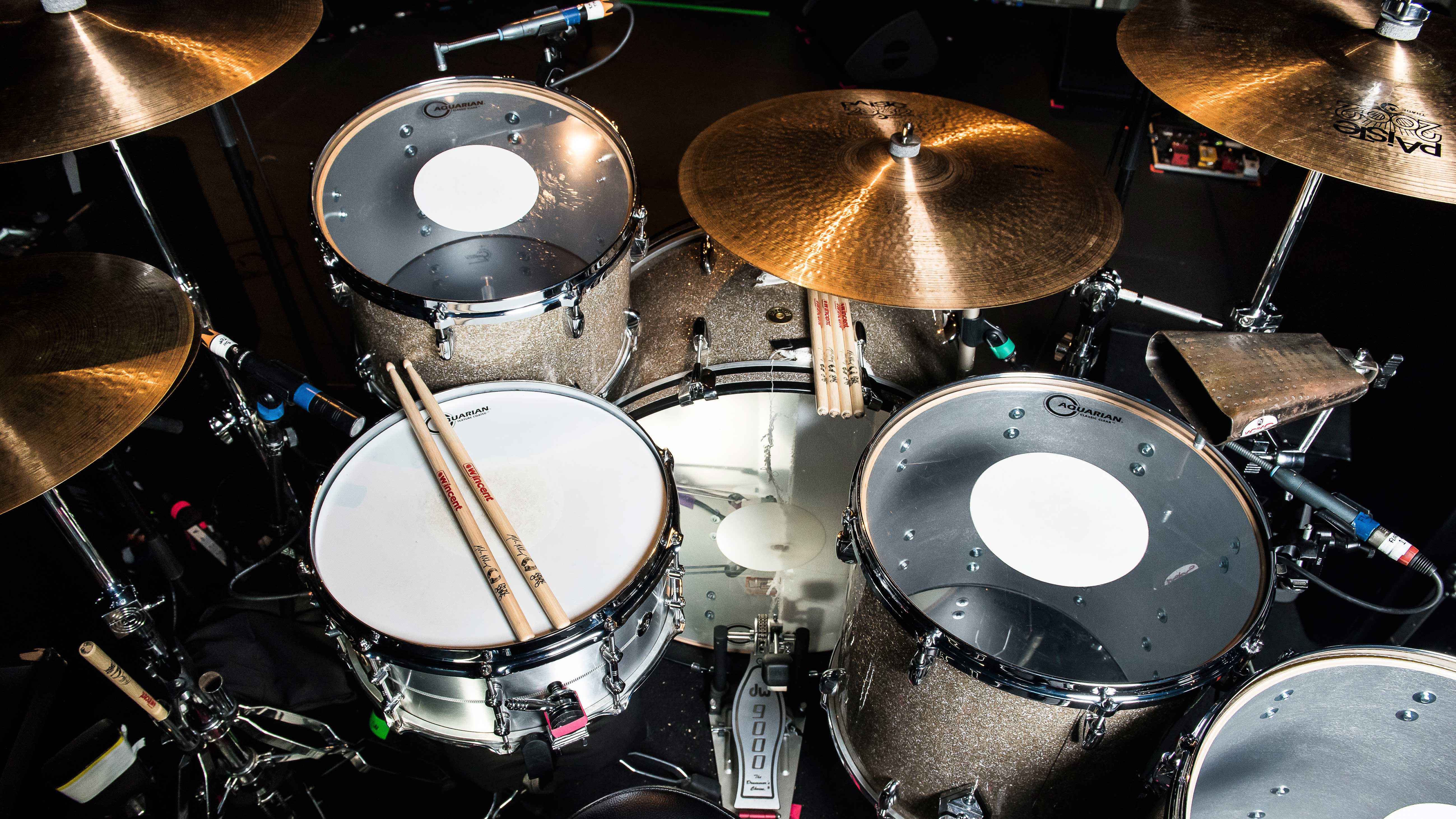 Michael Miley's Gretsch USA Custom kit with Paiste 2002 cymbals, Aquarian heads, DW 9000 series hardware and Wincent MMS signature sticks