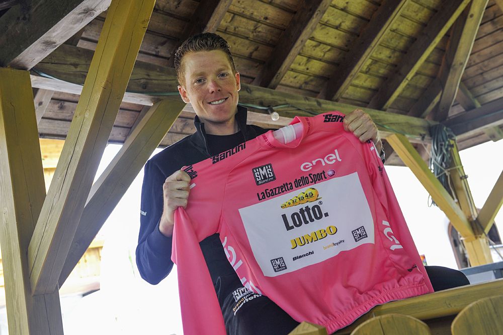 Steven Kruijswijk (LottoNL-Jumbo) shows off his pink jersey in a press conference at the Giro d'Italia