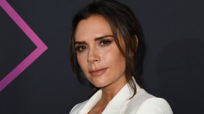Victoria Beckham wears a white blazer and smokey eye makeup as she attends the People's Choice Awards 2018 at Barker Hangar on November 11, 2018 in Santa Monica, California